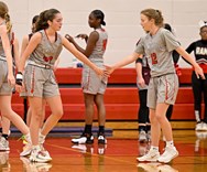 Jamesville-DeWitt girls playing ‘best basketball’ in quarterfinal victory over East Syracuse Minoa